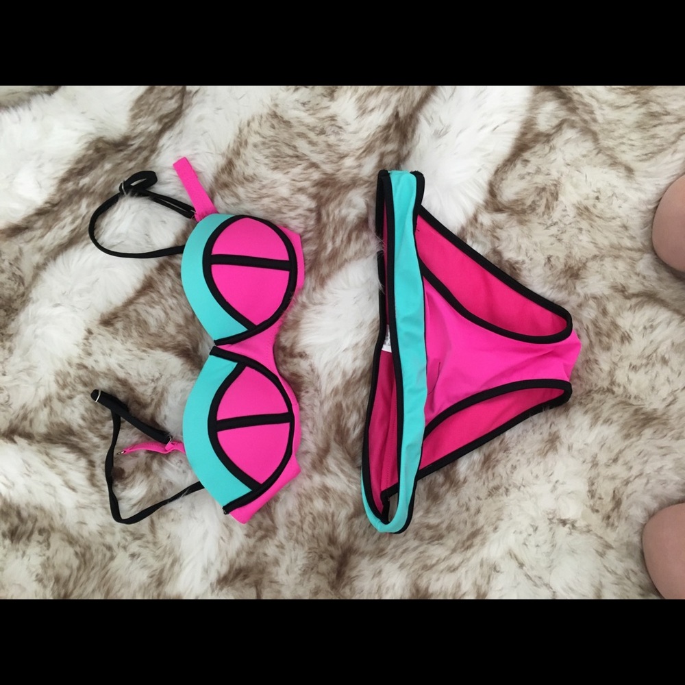 Cute color block Size medium bikini set